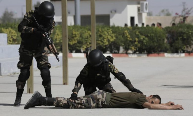 عاجزون عن حماية المواطن.. لمن تجند السلطة عشرات الآلاف في أجهزتها الأمنية؟