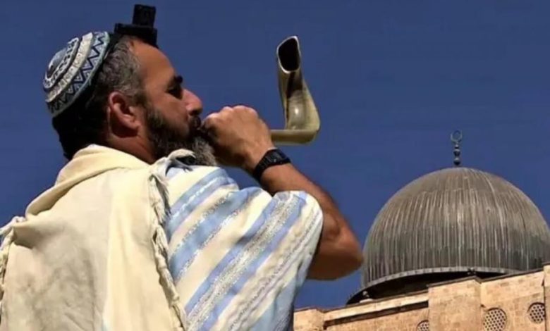 حماس: النفخ بالبوق داخل الأقصى انتهاك صارخ واستخفاف بمشاعر المسلمين