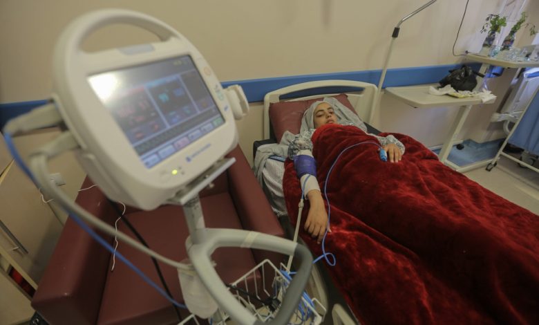 المستشفى الاستشاري برام الله التابع للسلطة يُلقي مرضى غزة في الشارع ويوقف علاجهم وإقامتهم