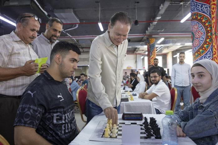 غزة تباد منذ العامين وبشار المصري يقيم أكبر بطولة لـ”الشطرنج” برام الله!