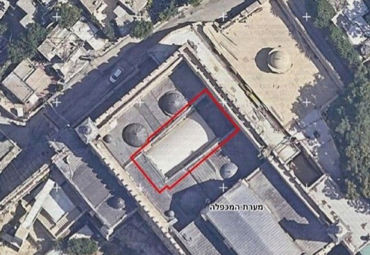 وسط صمت السلطة.. الاحتلال يستولي على سقف الباحة الداخلية للحرم الإبراهيمي