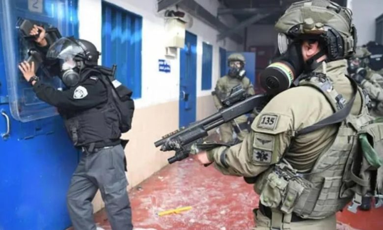 حماس: إدخال الاحتلال أسلحة جديدة للسجون تصعيد خطير ضد أسرانا