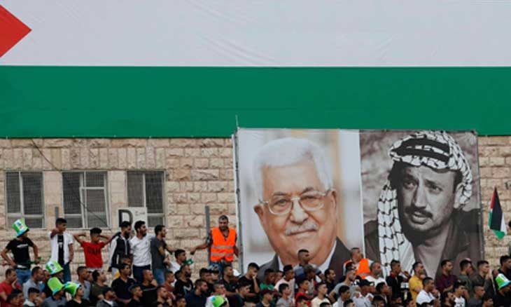 كاتب: شرعية السلطة تآكلت وحلها وإحياء (م.ت.ف) ضرورة لا تحتمل التأجيل