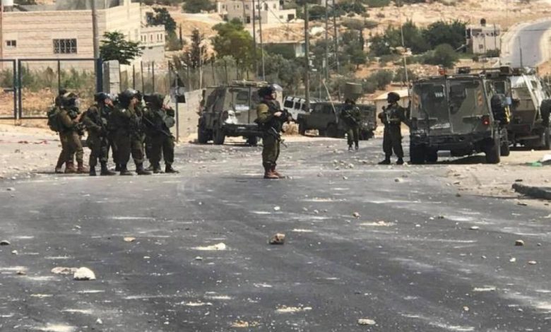 أجهزة السلطة اختبأت في مقراتها.. الاحتلال يقتحم “كوبر” ويعتقل فلسطينيين