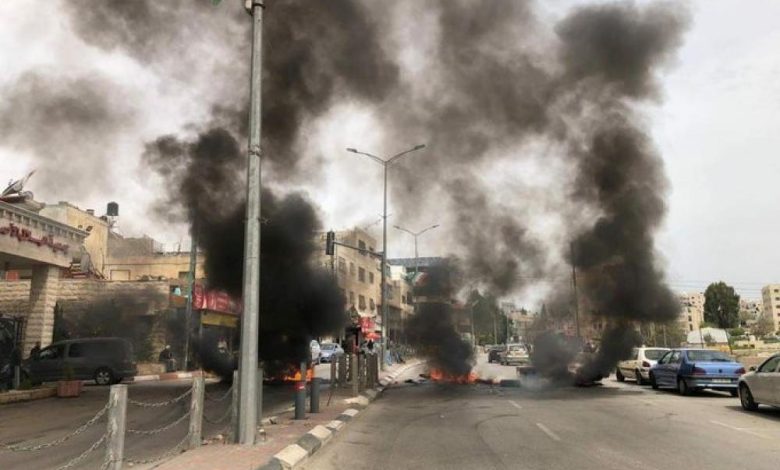 أهالي الأمعري ينتفضون في وجه السلطة بعد اعتقالها عدد من الشبان