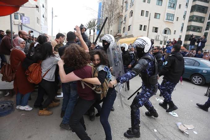 سلطة محمود عباس وقضية الأسرى