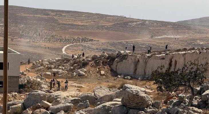 السلطة عاجزة.. المستوطنون ينكلون ويصيبون المواطنين في اعتداءات جديدة بالضفة