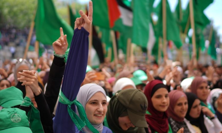 كاتب: السلطة وفتح تعانيا تكلسًا وتخشيا فوز حماس بالانتخابات