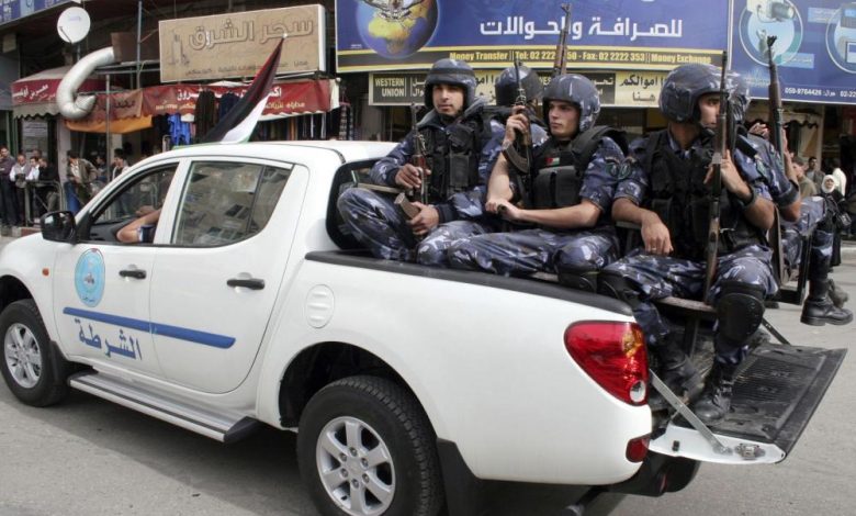 لجنة أهلية: 170 مواطناً يقبعون بسجون السلطة ويتعرضون للتعذيب والإهمال الطبي