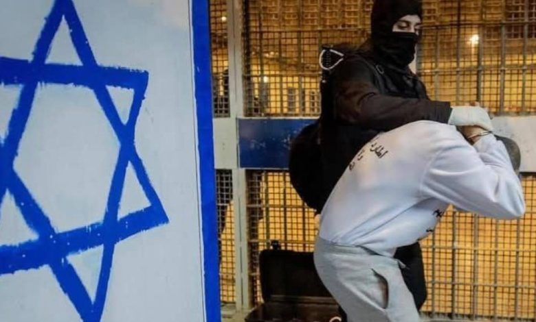 حماس: مشاهد التنكيل بالأسرى التي بثها “بن غفير” تجسد السلوك الفاشي للاحتلال