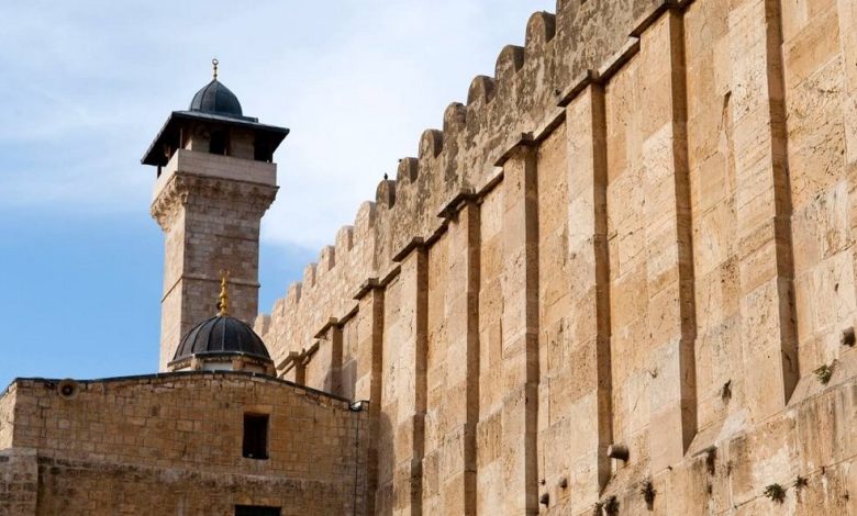 دعوات لمواجهة اعتداءات الاحتلال الخطيرة على الحرم الإبراهيمي