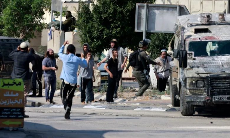 اعتداءات المستوطنين تبلغ ذروتها.. خطف وتنكيل بالمواطنين وسيطرة على الأراضي