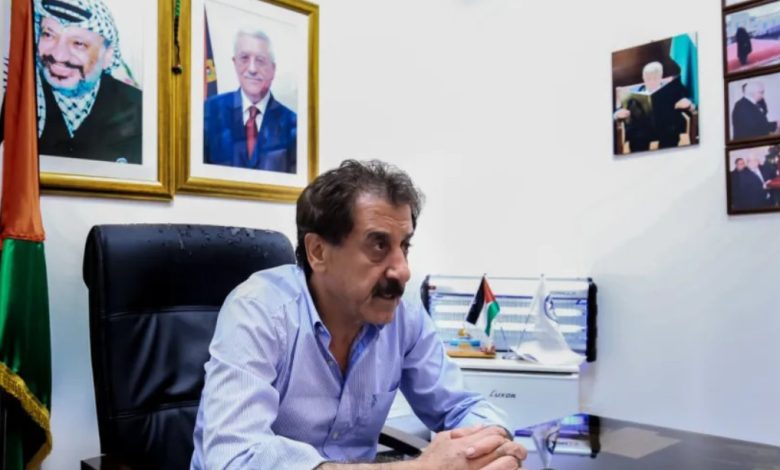 بدل المطالبة بجلبه عبر الانتربول.. عباس يحيل نظمي مهنا للتقاعد عقب كشف فساده