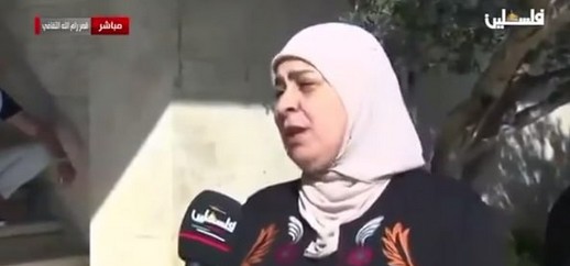 كعادتها.. ليلى غنام تركب الموجة خلال استقبال الأسرى المحررين