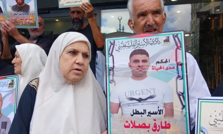 نابلس.. وقفة لأهالي الأسرى للمطالبة بالإفراج عن أبنائهم من سجون الاحتلال