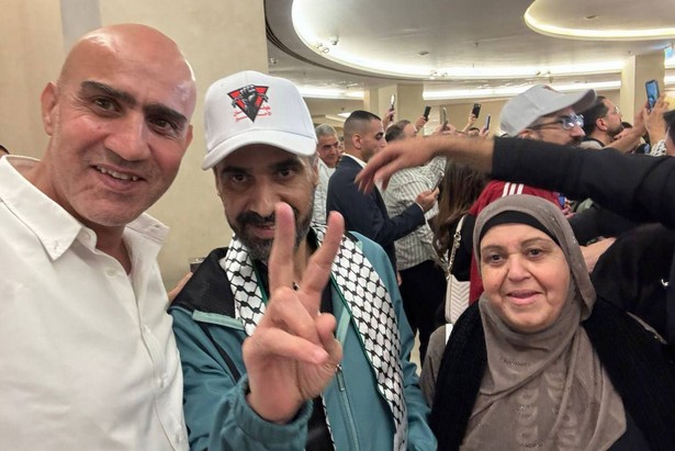 قادة فصائل المقاومة يستقبلون الأسرى المحررين المبعدين إلى مصر