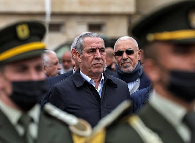 هل بات حسين الشيخ رئيس السلطة الفعلي قبل إعلان غياب عباس؟