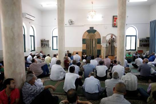 أوقاف السلطة تمنع نشر برنامج خطبة الجمعة بعد نفور المصلين من خطبائها