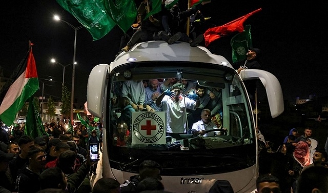 حماس تسلم الوسطاء كشفاً بأسماء الأسرى الذين تطالبهم بهم في صفقة التبادل