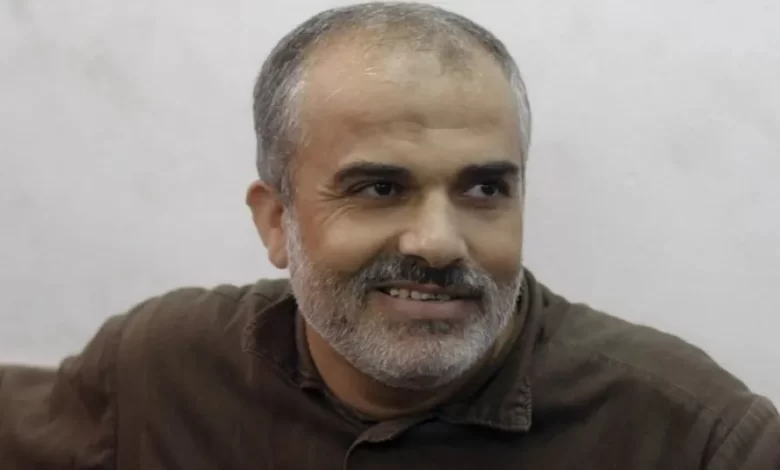 سجانو الاحتلال يعتدون على الأسير القائد “ابراهيم حامد”