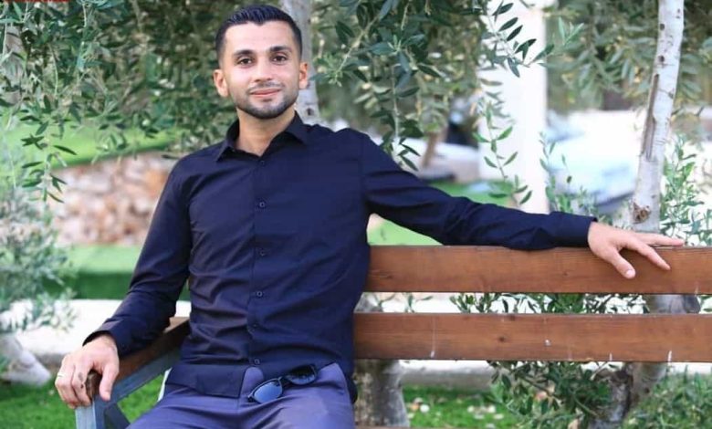 “أين أبي؟”.. طفلا براء عاصي يفتقدان والدهما المعتقل بزنازين السلطة