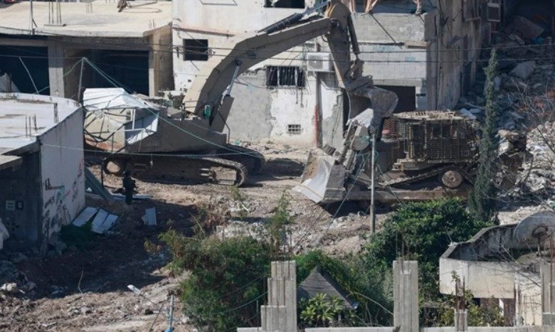 جيش الاحتلال يبدأ هدم 24 منزلاً في مخيم جنين