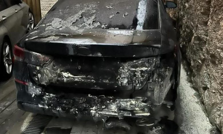 يرافع عن قتلة نزار بنات.. حرق سيارة المحامي فارس شرعب في طولكرم