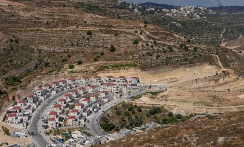 حماس: مصادقة الاحتلال على قانون يتيح للمستوطنين شراء الأراضي يستوجب تحرك فوري