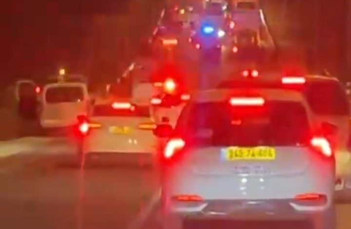 الاحتلال يصيب فلسطينياً ويعتقله بعد قيامه بإطلاق النار تجاه الجيش جنوب الخليل