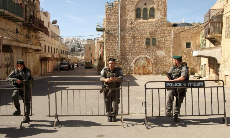 الاحتلال يغلق الحرم الإبراهيمي والبلدة القديمة بالخليل