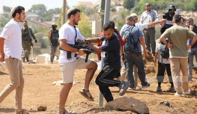 إصابة 3 فلسطينيين باعتداء إرهابي للمستوطنين قرب قرية كفر قدوم