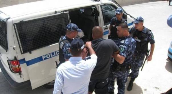 كاتب: الاعتقالات السياسية تكمل جرائم الإبادة التي يرتكبها الاحتلال بالضفة