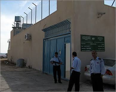 جريمة الإهمال الطبي في سجون السلطة