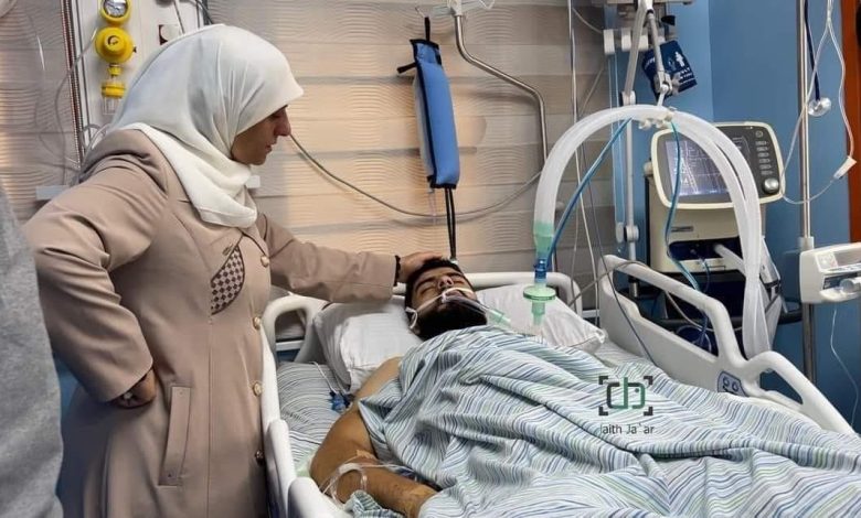 رصاصها أصابه بالشلل.. السلطة تقطع راتب الجريح أنس عبد الفتاح وتحرمه العلاج