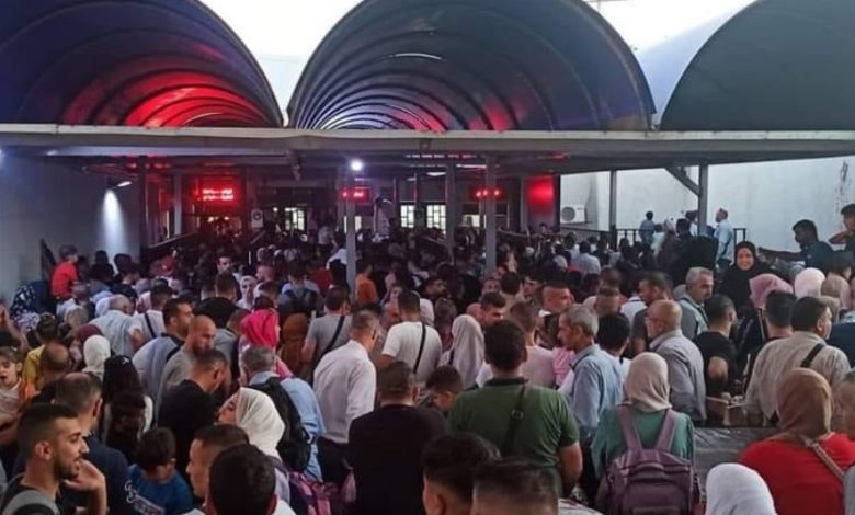 شهادات حية لرحلة العذاب التي يمر بها المواطنين عبر جسر الكرامة