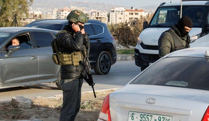 أمن السلطة يعيد مستوطنين دخلا طولكرم لجيش الاحتلال.. “وكيل أمني”