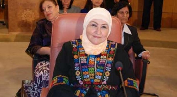 السلطة تصرخ من الأزمة المالية وعباس يشتري لوحة لزوجته بقيمة 8 آلاف دولار