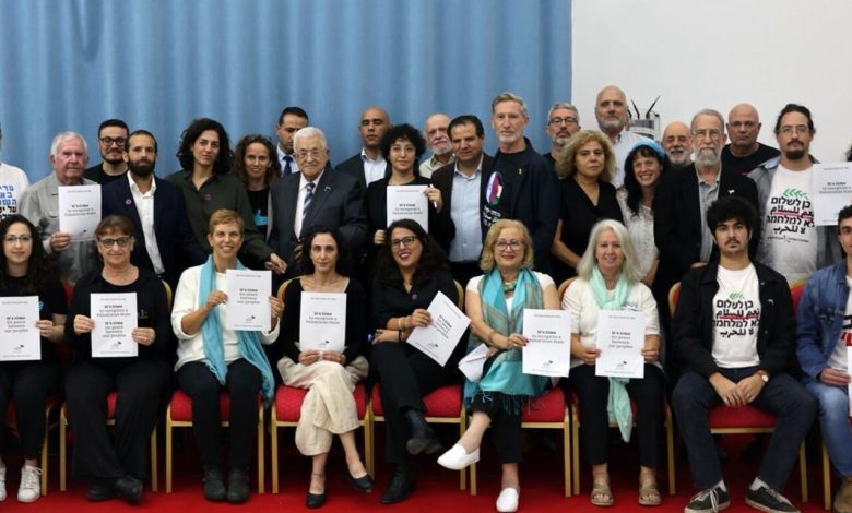 عباس يجدد التذكير بخيانته.. حارب المقاومة وقطع رواتب الأسرى والشهداء