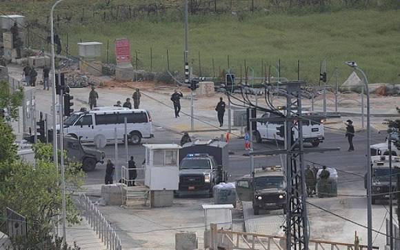 مقاوم يطعن جنديين إسرائيليين برام الله قبل أن يرتقي شهيدًا