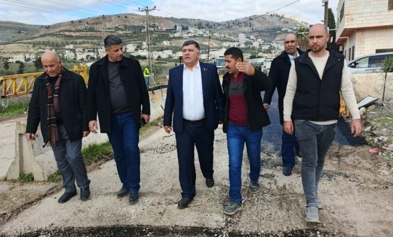 صورة لمحافظ نابلس تكشف الزيف.. سيادة السلطة تمر عبر بوابات الاحتلال