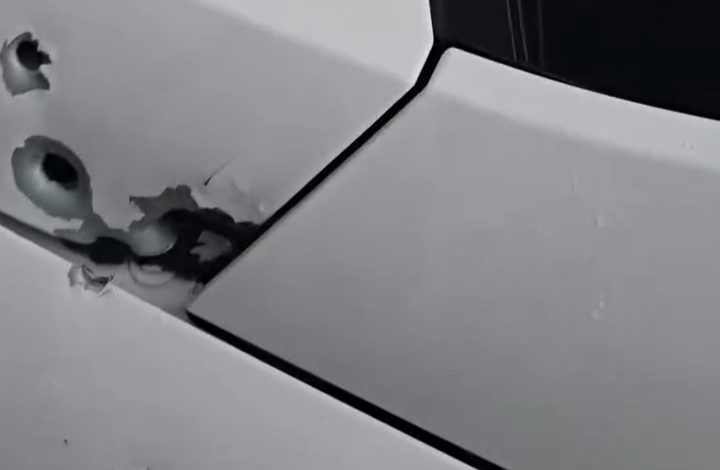 إطلاق نار تجاه سيارة بالخليل.. الفلتان يعصف بالضفة والسلطة مشغولة بملاحقة المقاومة