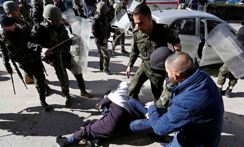 176 انتهاكاً ارتكبتها أجهزة السلطة بحق المواطنين خلال الشهر المنصرم