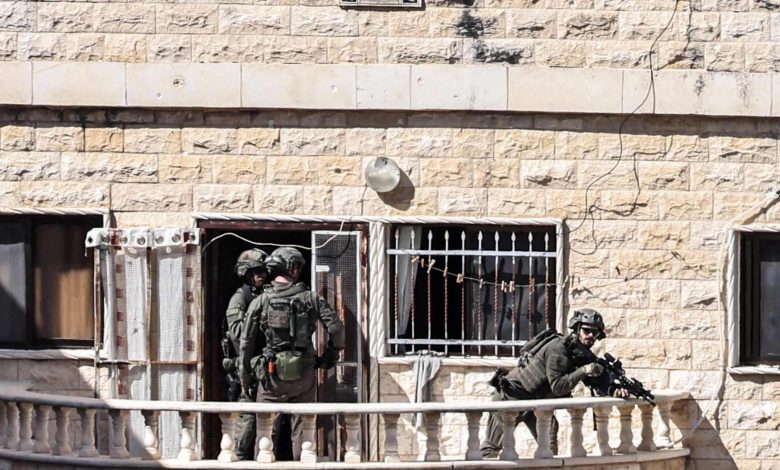 هكذا تحول السلطة بلديات الضفة لوكلاء ميدانيين للاحتلال.. روابط قرى