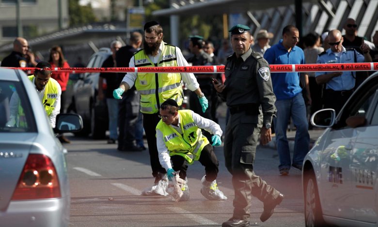 4 جنود أصيبوا بالخليل.. مقتل مستوطنين وإصابة 6 في عملية طعن ودهس بالعفولة