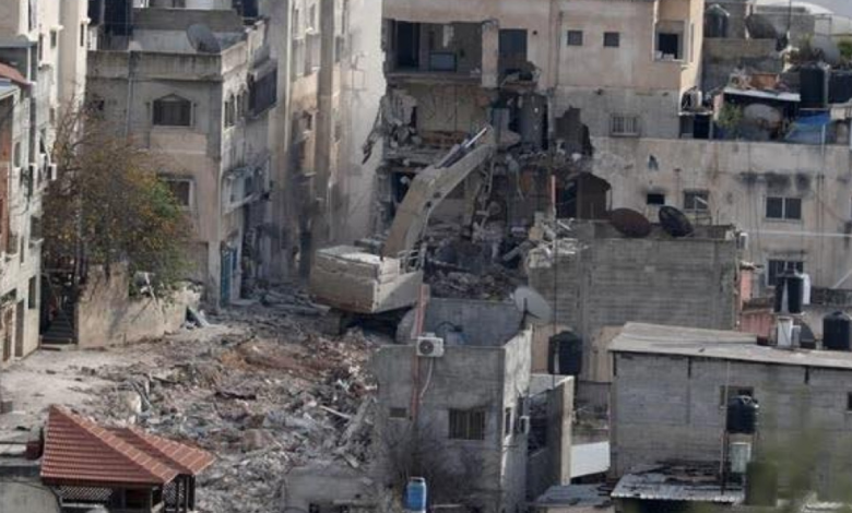 لليوم الثاني.. جرافات الاحتلال تواصل هدم المنازل في مخيم نور شمس